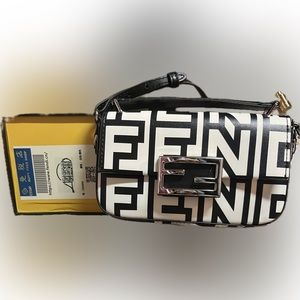 Crossbody bag - black and white